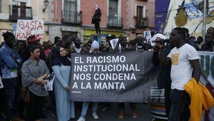 Lavapiés recuerda al mantero Mame Mbaye, "víctima del racismo institucional"