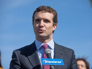 Casado apuesta por una "renovación tranquila" para no caer en "las garras de los que quieren romper España"