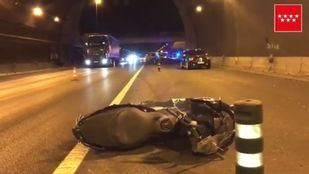 Fallece un motorista tras salir de la carretera en la M-50