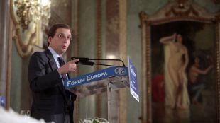 Almeida reivindica a Aguirre y promete bonificaciones fiscales