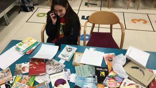 Poesías por teléfono: recitar poemas al oído