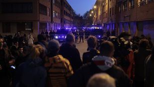 La Policía evita más altercados en la casa del presunto asesino