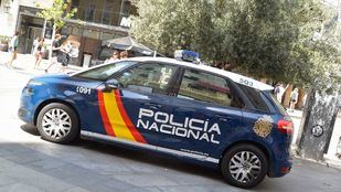 La investigación comenzó a inicios de febrero, una vez que los padres de una menor de 15 años encontraron en el teléfono de su hija conversaciones en las redes sociales de la menor con el detenido