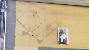 Sin rastro de la placa en honor al mantero Mame Mbaye en Lavapiés