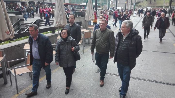 La familia del trabajador de Metro fallecido a causa de la exposición al amianto pide que se haga justicia en el arranque del juicio