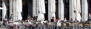 Las terrazas podrán abrir a las 9, pero adelantarán el cierre