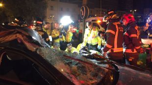 Herida grave tras empotrarse su coche contra un camión