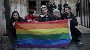 Bajo el lema 'Amar no tiene cura; el odio sí, la diversidad', personas LGTBi han difundido en redes sociales esta acción reivindicativa donde mostrarán su rechazo tras conocer a través de una información adelantada por 'eldiario.es' en la que se detalla que el Obispado de Alcalá ofrece cursos para 'curar' la homosexualidad.