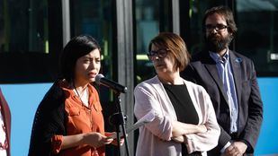 Rommy Arce, junto a Inés Sabanés, impulsoras de la medida.