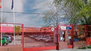 Los compañeros del menor que se suicidó comentan que el detenido "se metía con la gente"