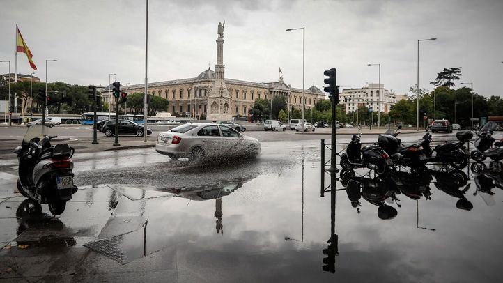 La previsión de lluvias para este lunes implica una mejor gestión del tráfico en la ciudad.