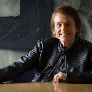 Raphael, Marañón y el 'héroe del monopatín', Medallas de Oro de la Comunidad