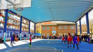 Nuevo tejado de las pistas de baloncesto del Colegio Severo Ochoa de Torrejón.