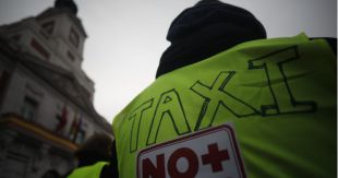 La vestimenta de los taxistas entrará en la ordenanza del sector y la de VTC no llegará antes de mayo