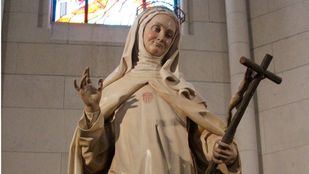 Estatua de la beata Mariana de Jesús, en la catedral de La Almudena.
