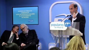 Sigue la fuga en el PP: el concejal que colocó la bandera de Colón pasa a VOX