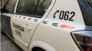 Un toro bravo embiste a tres patrullas de la Guardia Civil