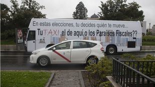Antaxi fleta un autobús para pedir el voto a los partidos que defienden el taxi