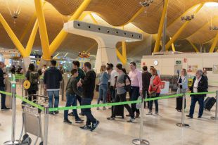 Los vigilantes en huelga denuncian la merma de seguridad en el aeropuerto