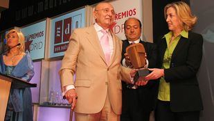 Tony Leblanc, recogiendo el Premio Especial Madrid Toda una Vida en los III Premios Madrid en el año 2005.