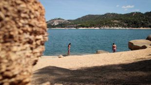 Una playa madrileña vuelve a izar la Bandera Azul