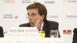 Almeida propone reformar el nudo Norte con el de Manoteras