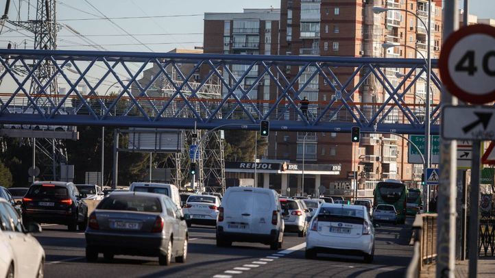Semáforos de la A-5 en su primer día de funcionamiento. (Foto de archivo)