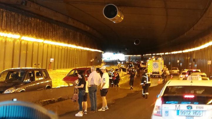 La incidencia está provocando fuertes retenciones y un difícil acceso a la T4 del Aeropuerto de Barajas, a la que solo es posible el acceso por el peaje.