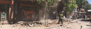 Desalojado un edificio cuya cornisa ha caído sobre tres viandantes