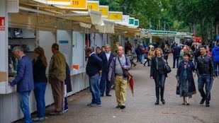 La Feria del libro seguirá "otros 52 años" en el Retiro
