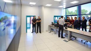 José de la Uz visita el centro de control de las nuevas cámaras que velarán por la seguridad en Las Rozas