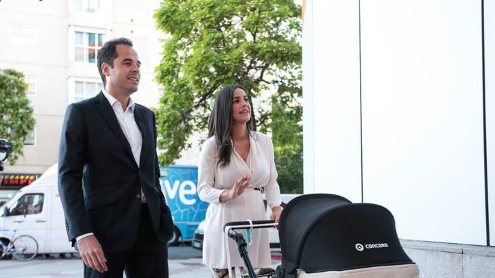 Ignacio Aguado, candidato de Cs a la presidencia de la Comunidad de Madrid llega junto a Begoña Villacís, candidata a la alcaldía de la capital a su llegada a la sede central de Ciudadanos