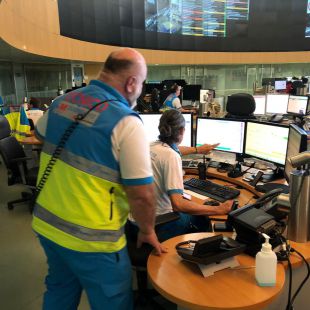 Muere un motorista tras impactar con el quitamiedos de la M-108, en Ajalvir