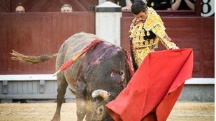 Oreja de peso para Emilio de Justo en otra decepcionante corrida de Victorino