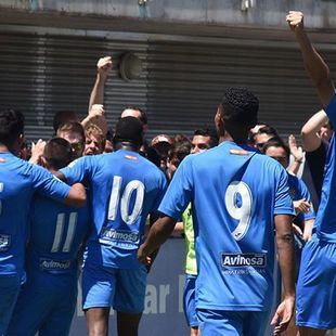 Una pantalla gigante para seguir el partido de ascenso del 'Fuenla'