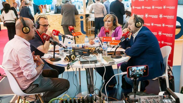 Carlos Hidalgo y Ferrán Boiza junto a Nieves Herrero y Constantino Mediavilla en Onda Madrid