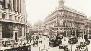 Antiguo tranvía en Canalejas.