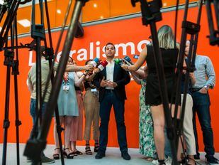 Aguado destaca que negociará Gobierno solo con PP, pero hablará también con Vox