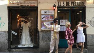 Un escaparate que saca las tripas del teatro a la calle