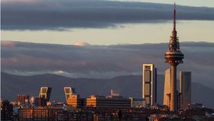 Inaugurado ‘El Pirulí’, la tercera torre de telecomunicaciones más alta de España
