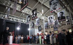 Del fajín de Pablo Iglesias a las cadenas de Largo Caballero