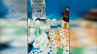 Drogas y dinero, material incautado por la Policía Nacional en la operación.