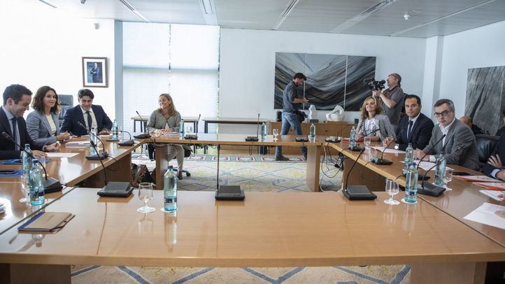 Los candidatos de PP y Ciudadanos a la Presidencia de la Comunidad de Madrid, Isabel Díaz Ayuso e Ignacio Aguado, han mantenido un encuentro junto a sus equipos negociadores.