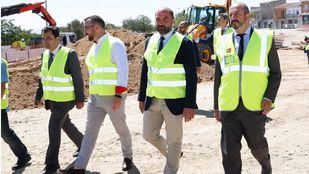 Pedro Rollán visita las obras del nuevo parque de Colmenar Viejo