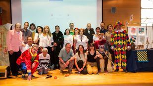 Foto de familia del grupo de teatro Arriba el Telón.