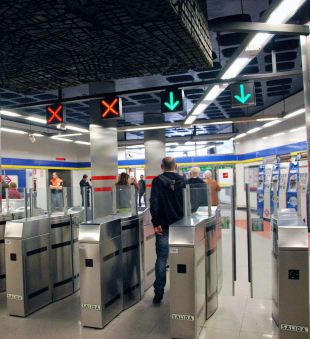 Metro suprime el sistema de tornos abiertos