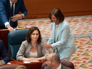 Ayuso, en el punto de mira al aceptar una polémica donación de su padre