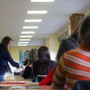Más de 20.000 personas para 3.500 plazas: arrancan las oposiciones a maestro