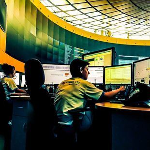 Un accidente entre un coche y una moto se salda con un herido grave en Parla