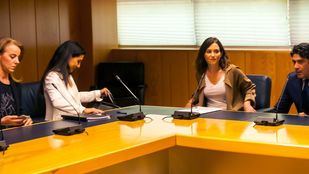 Ayuso confía en retomar las conversaciones con Vox en la próxima semana